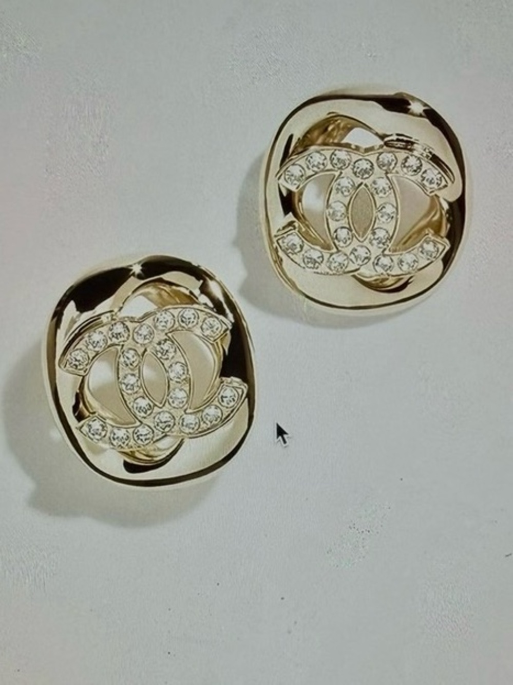 Authentic Chanel SPRING-SUMMER 2025 CC
STUD EARRINGS Metal&STRASS Gold & Crystal
